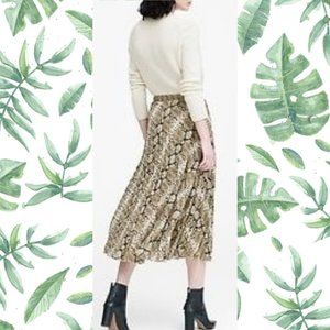 Banana Republic accordion pleat skirt